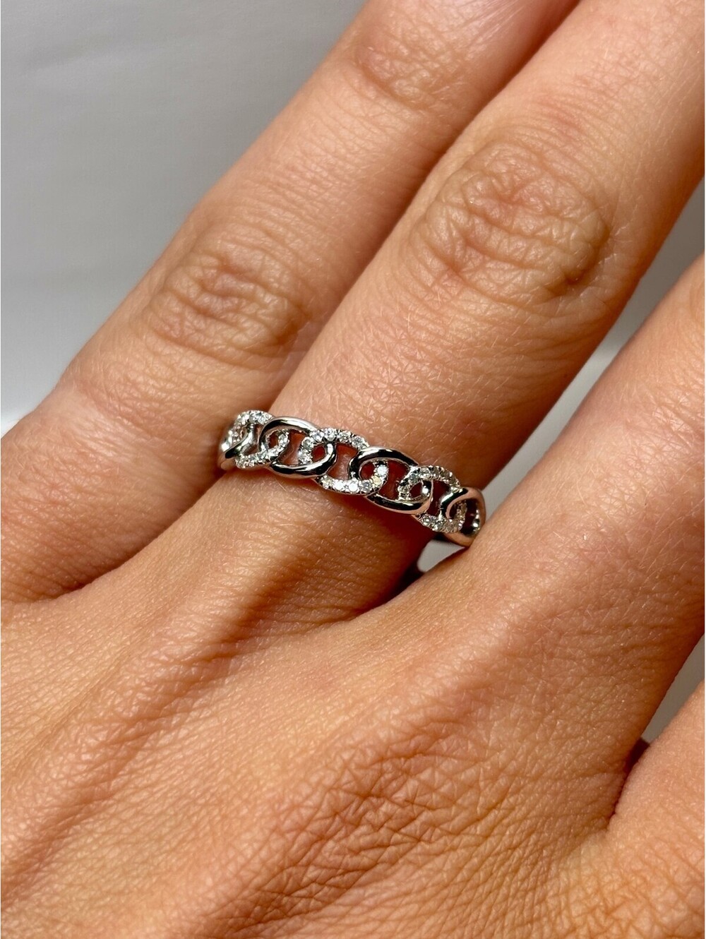 10k White Gold Green Stone Ring